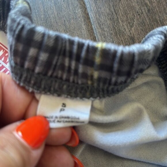 Stranger Things pyjama set womens size small- black blue yellow - Picture 7 of 7